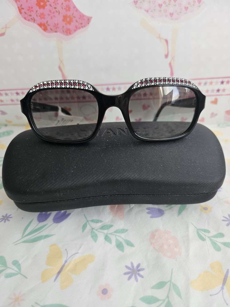 CHANEL slnečné okuliare