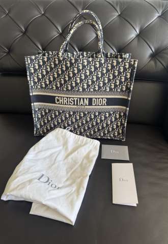https://www.vipluxury.sk/Kabelka Dior Book Tote