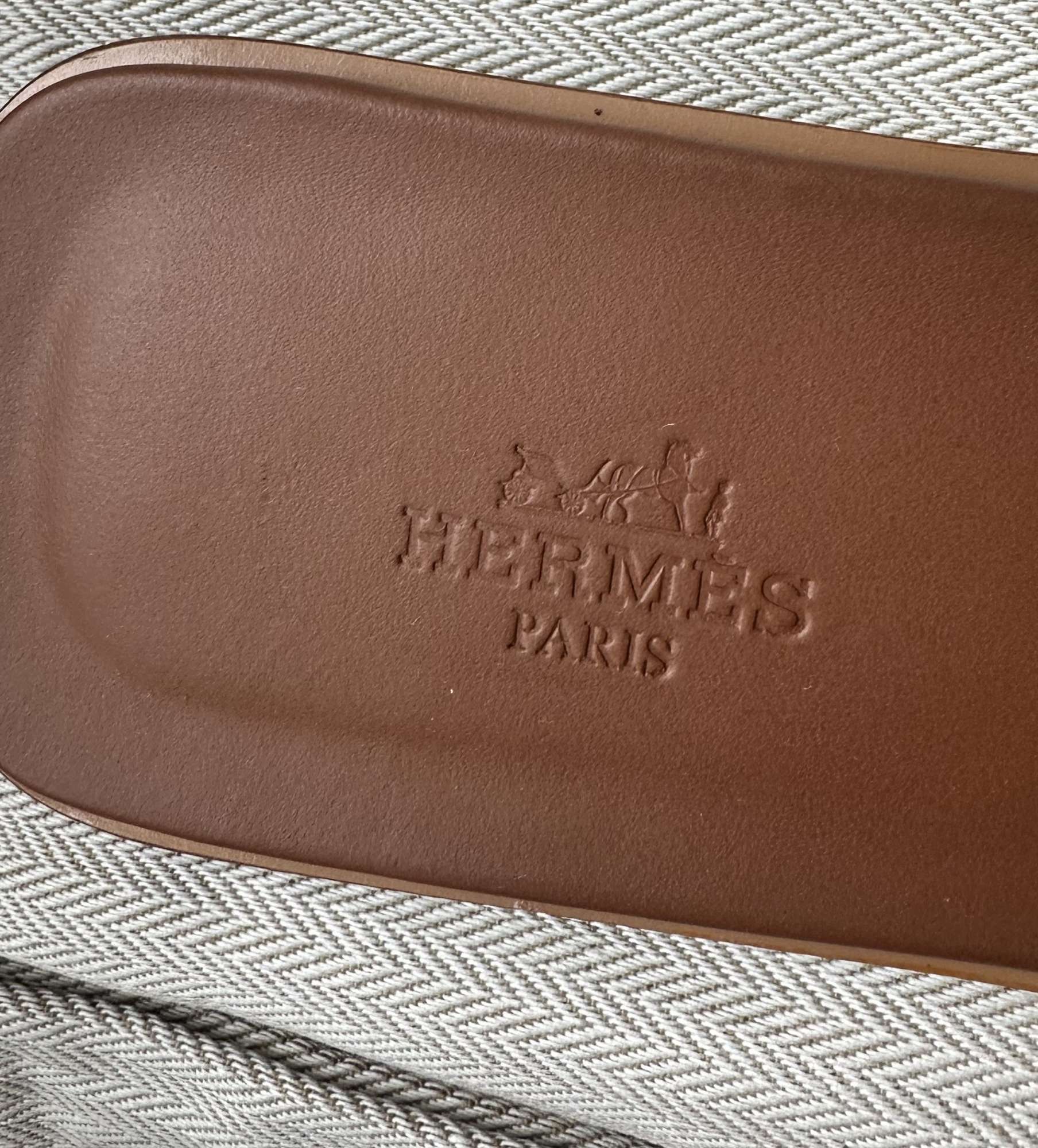 Nové Hermes oran