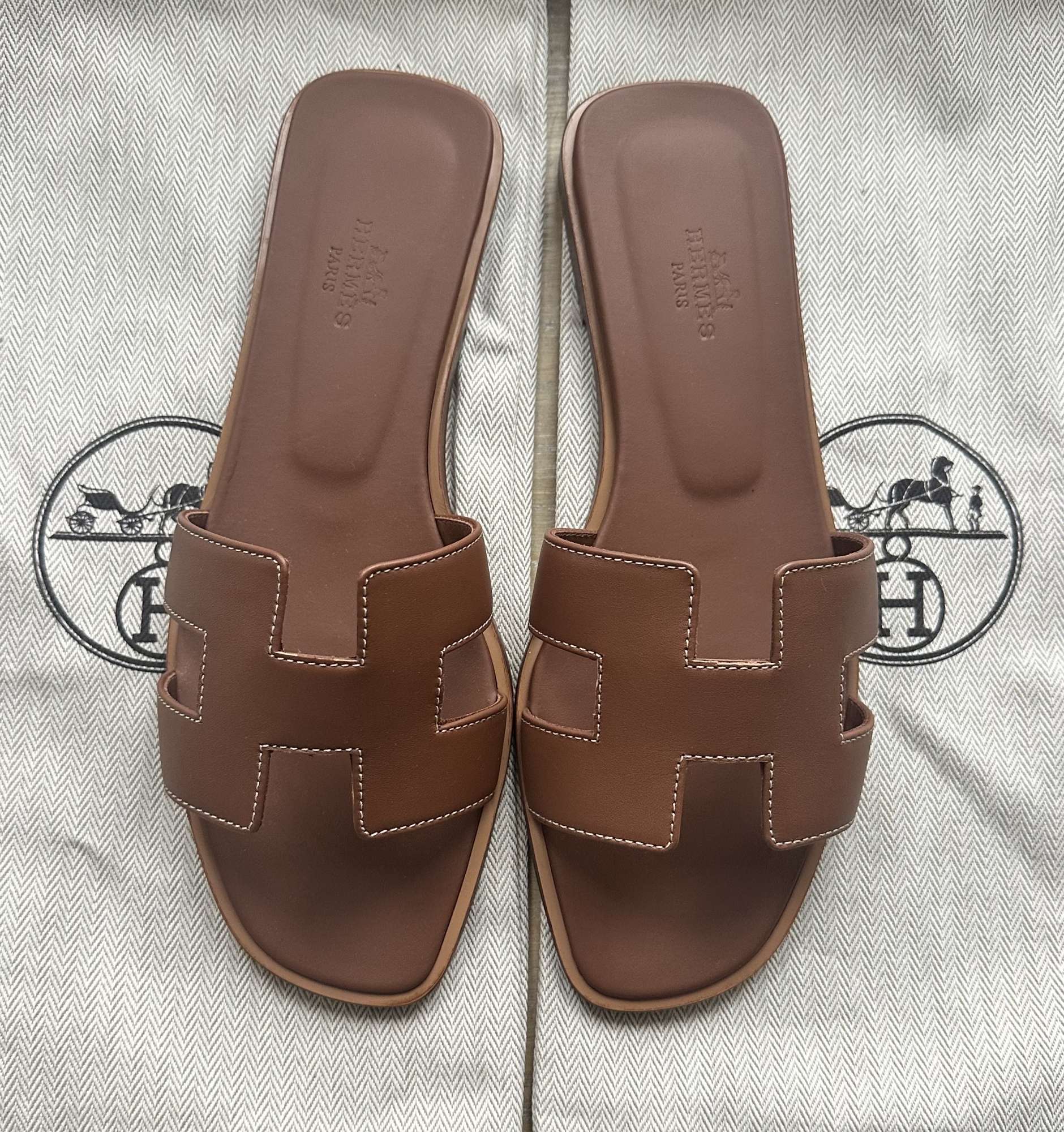 Nové šľapky HERMES model Oran farba GOLD 38,5