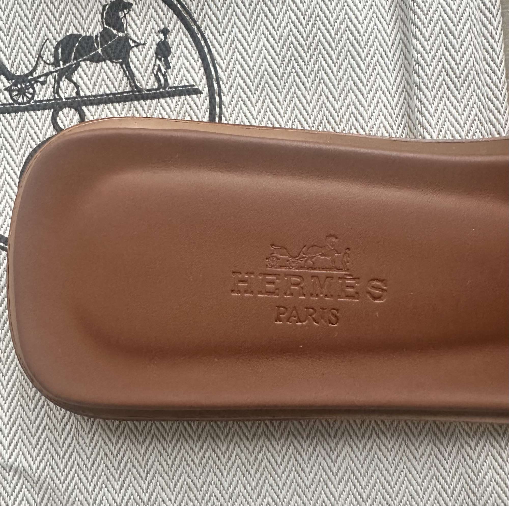 Nové šľapky HERMES model Oran farba GOLD 38,5