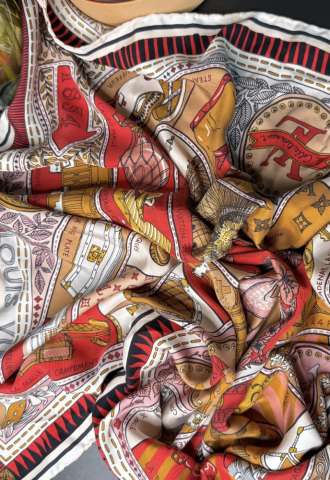 https://www.vipluxury.sk/LV scarf - krásny design
