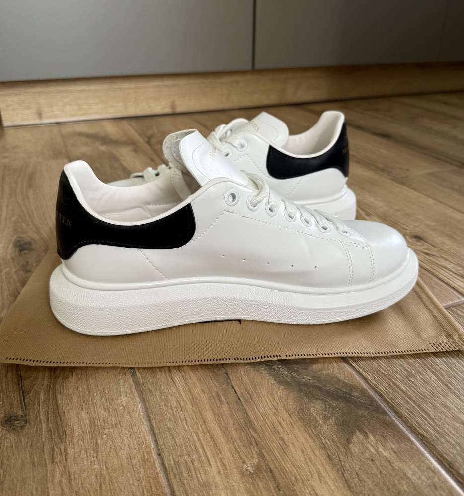 Alexander McQueen 44