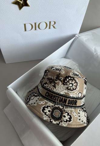 https://www.vipluxury.sk/Christian Dior klobuk