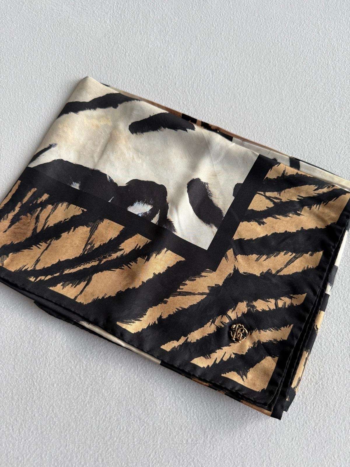 Roberto Cavalli šatka