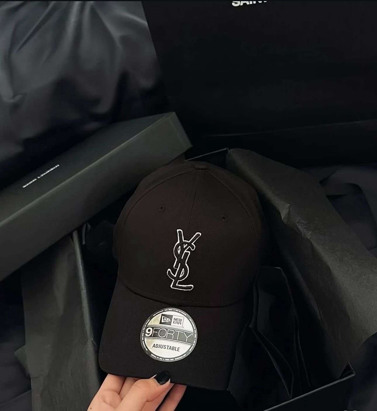 YSL šiltovka