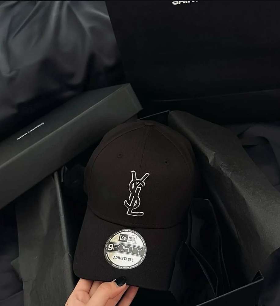 YSL šiltovka