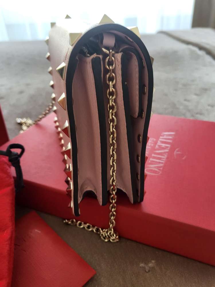 Kabelka s rockstudmi od Valentino Garavani