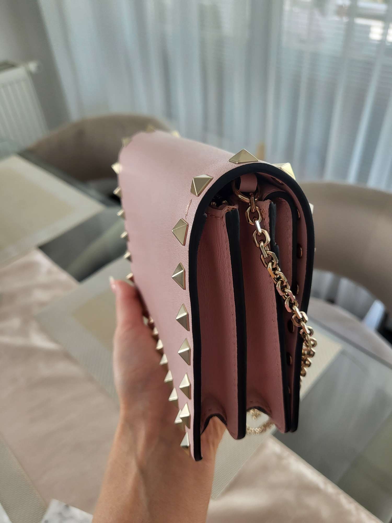 Kabelka s rockstudmi od Valentino Garavani