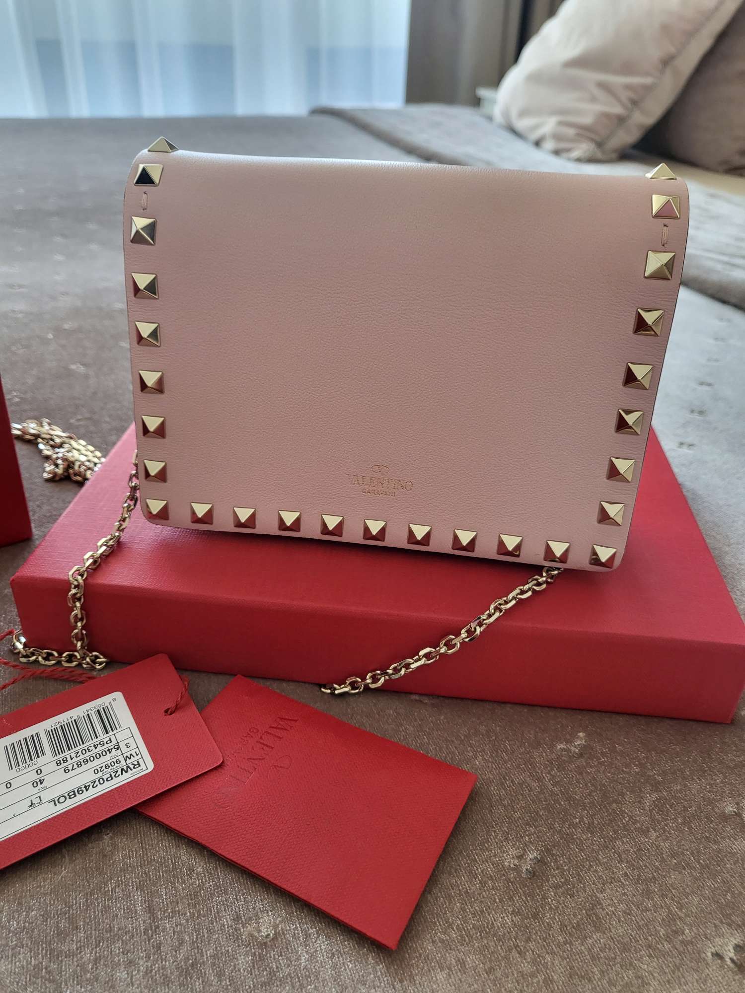 Kabelka s rockstudmi od Valentino Garavani