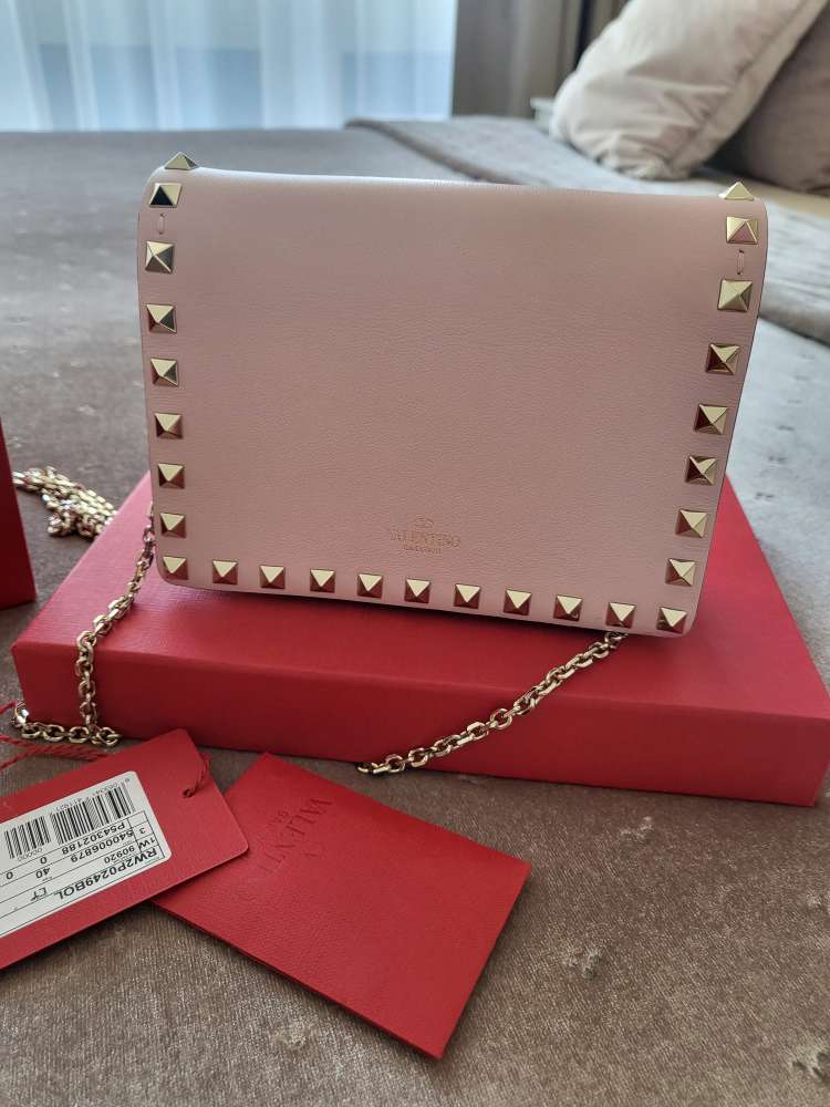 Kabelka s rockstudmi od Valentino Garavani