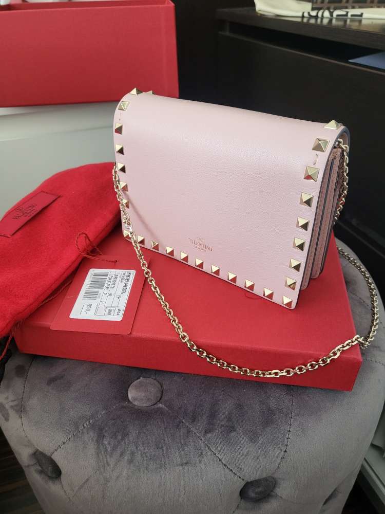 Kabelka s rockstudmi od Valentino Garavani