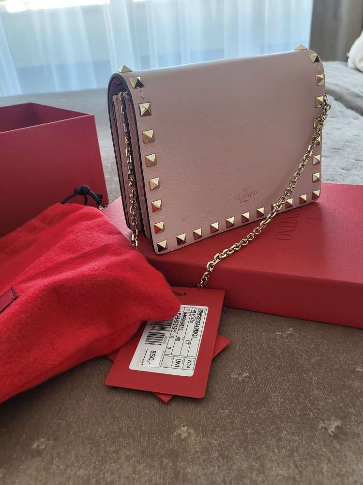 Kabelka s rockstudmi od Valentino Garavani