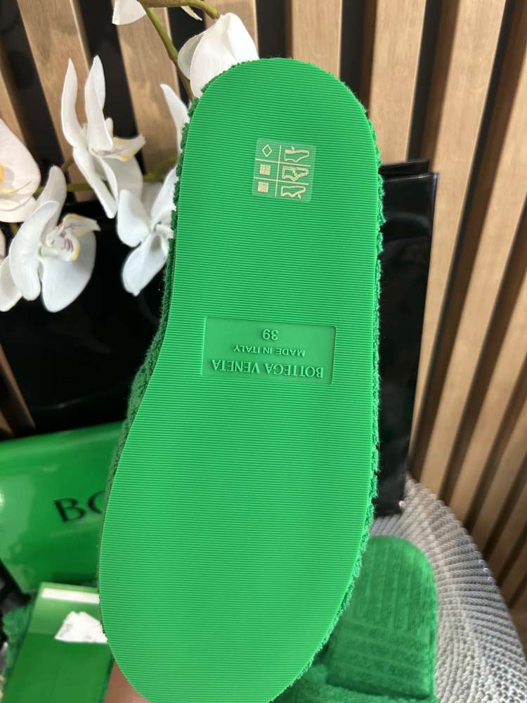 Bottega Veneta šľapky