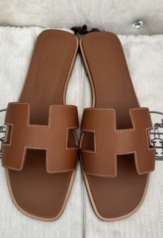 https://www.vipluxury.sk/Nové papuče HERMES model Oran farba zlatá 41,5