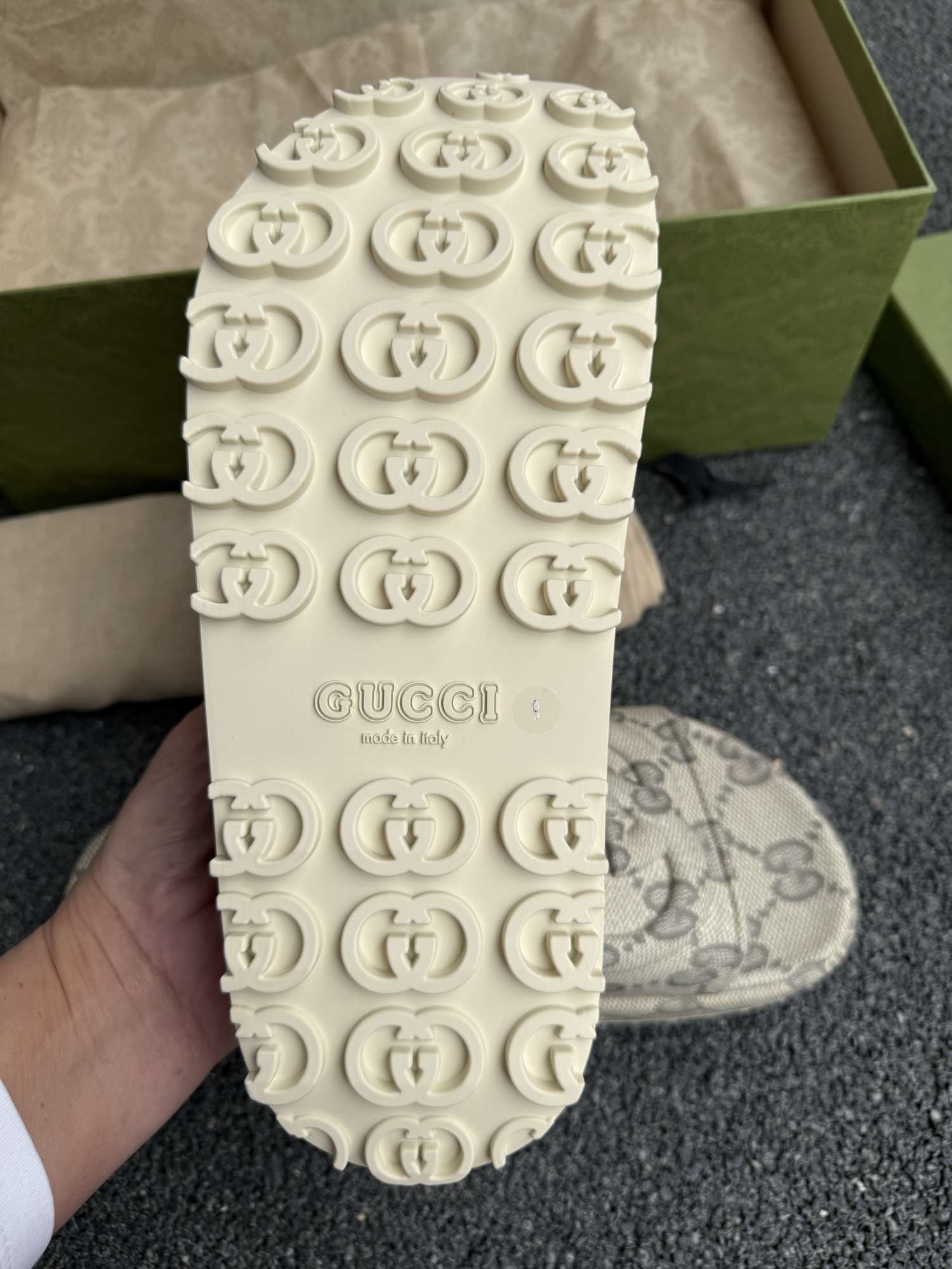 Gucci supreme panské šlapky