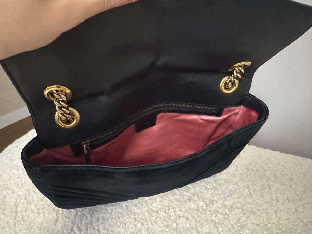 Zamatová kabelka Gucci Marmont