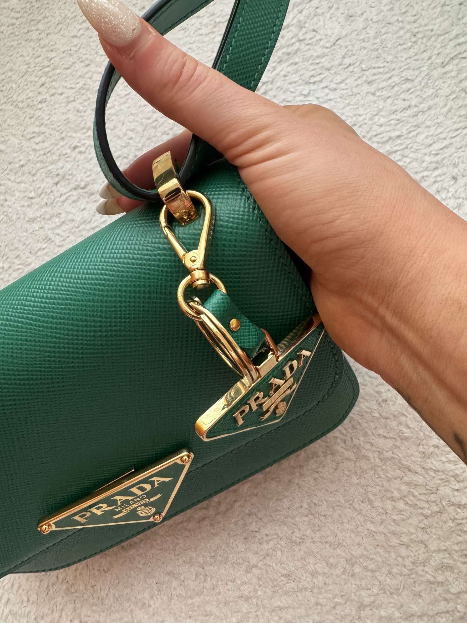 Prada kabelka s kľúčenkou