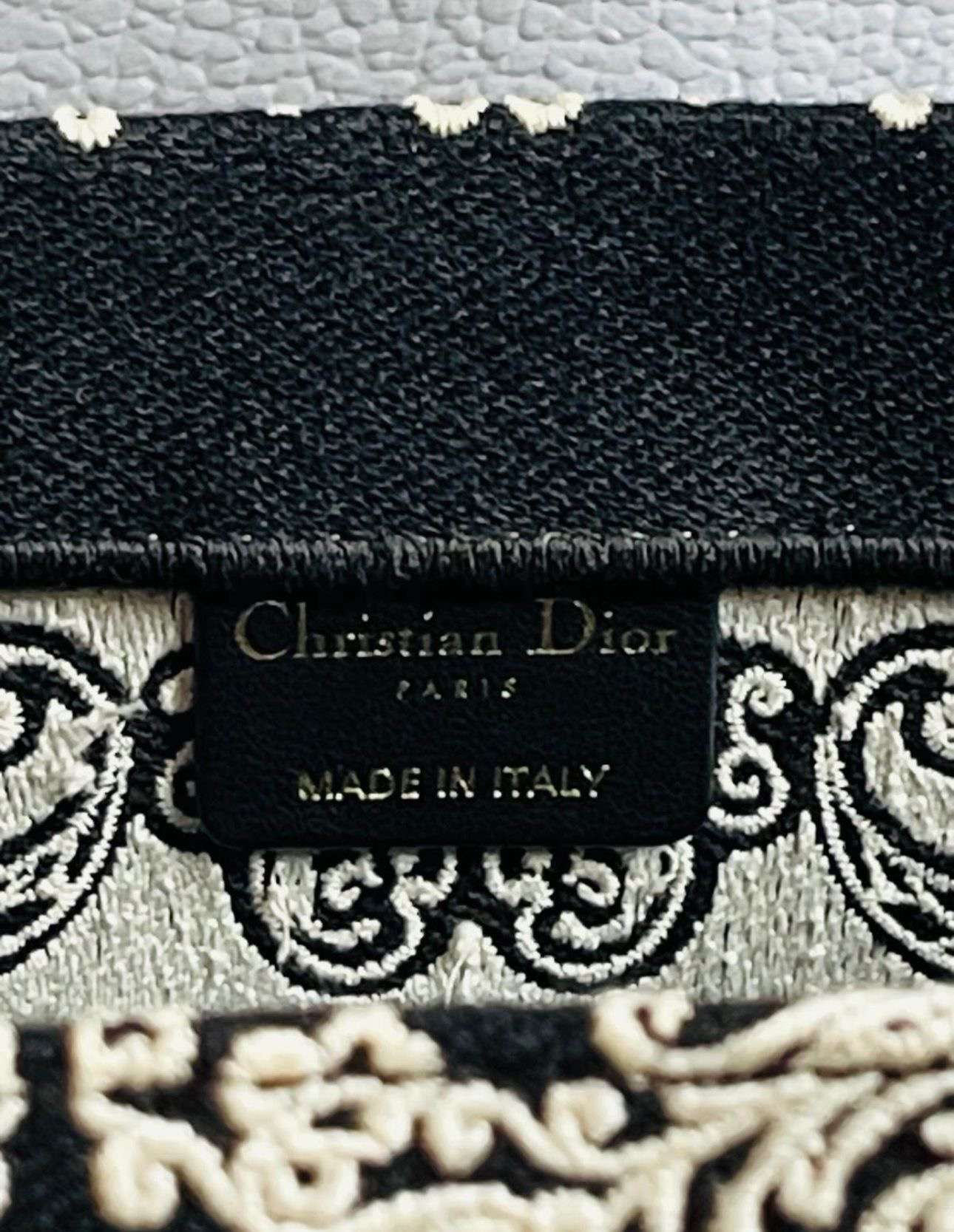 Dior tote medium