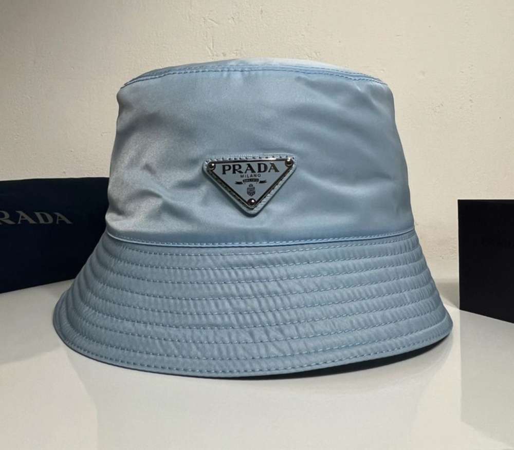 Prada klobuk