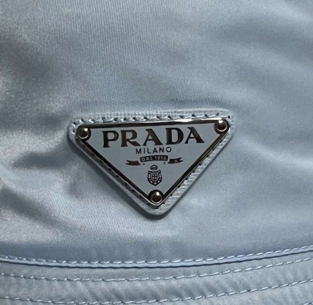 Prada klobuk