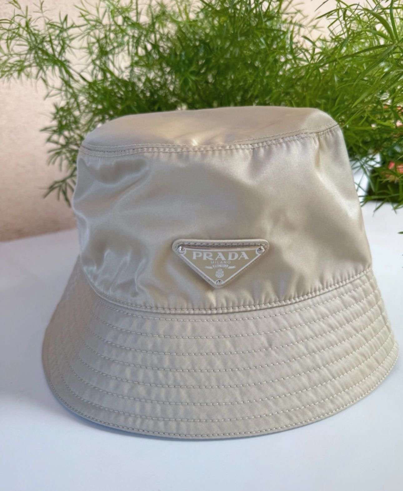 Prada klobuk