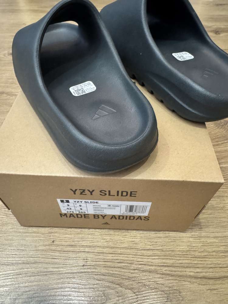 Yeezy Slide Dark Onyx