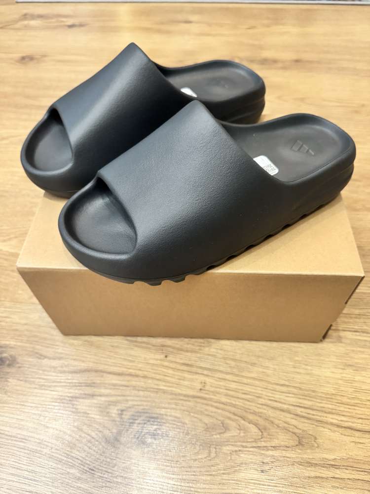 Yeezy Slide Dark Onyx