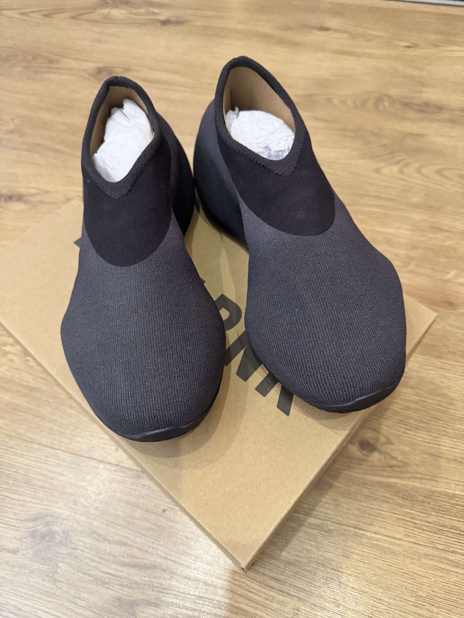 Yeezy Knit RNR Fade Onyx