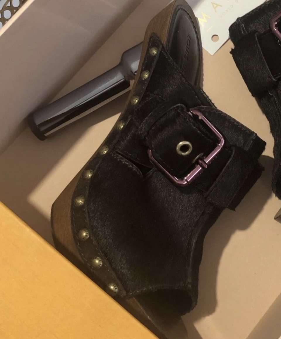 LOUIS VUITTON.