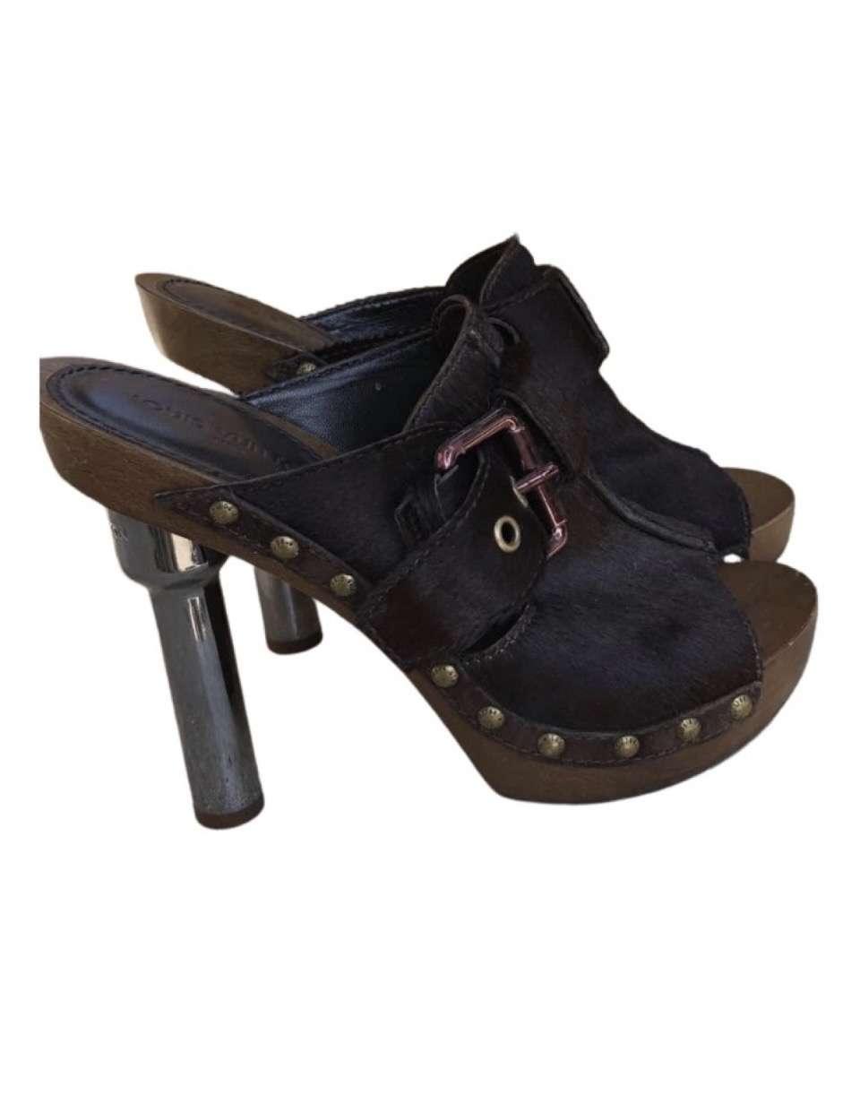 LOUIS VUITTON.