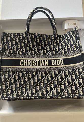 https://www.vipluxury.sk/Dior Booktote Large
