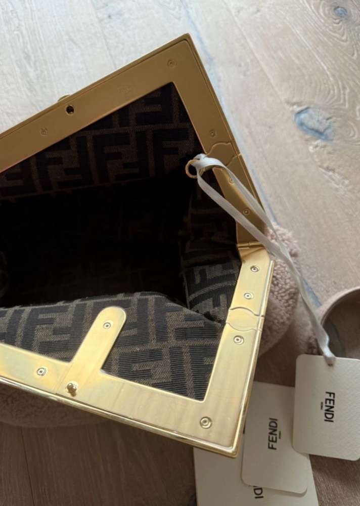 Fendi médium First