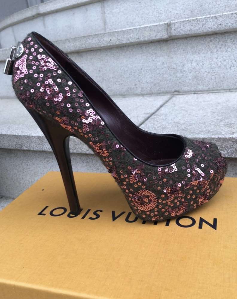 LOUIS VUITTON