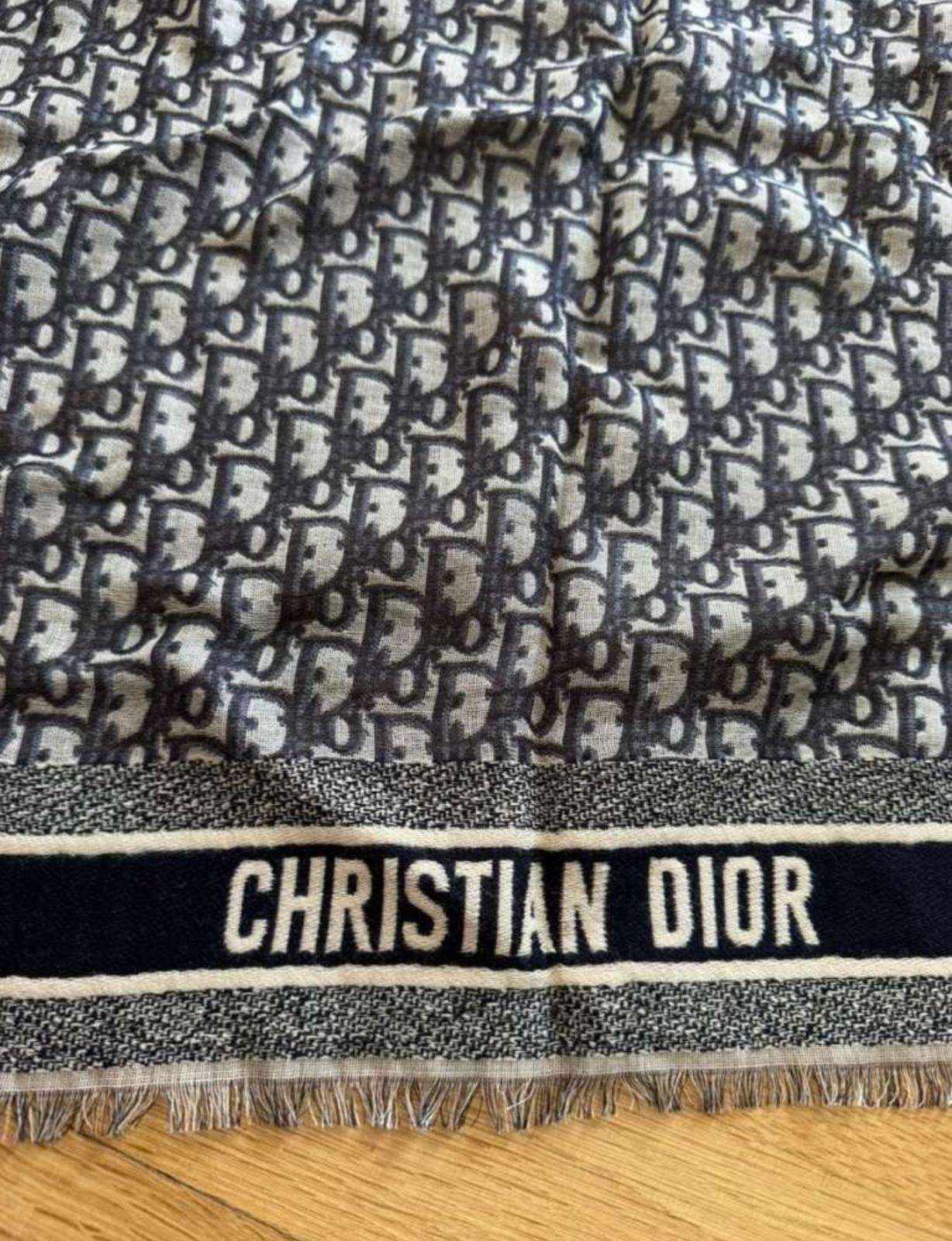 Dior šatka