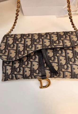 https://www.vipluxury.sk/Dior crossbody pouch