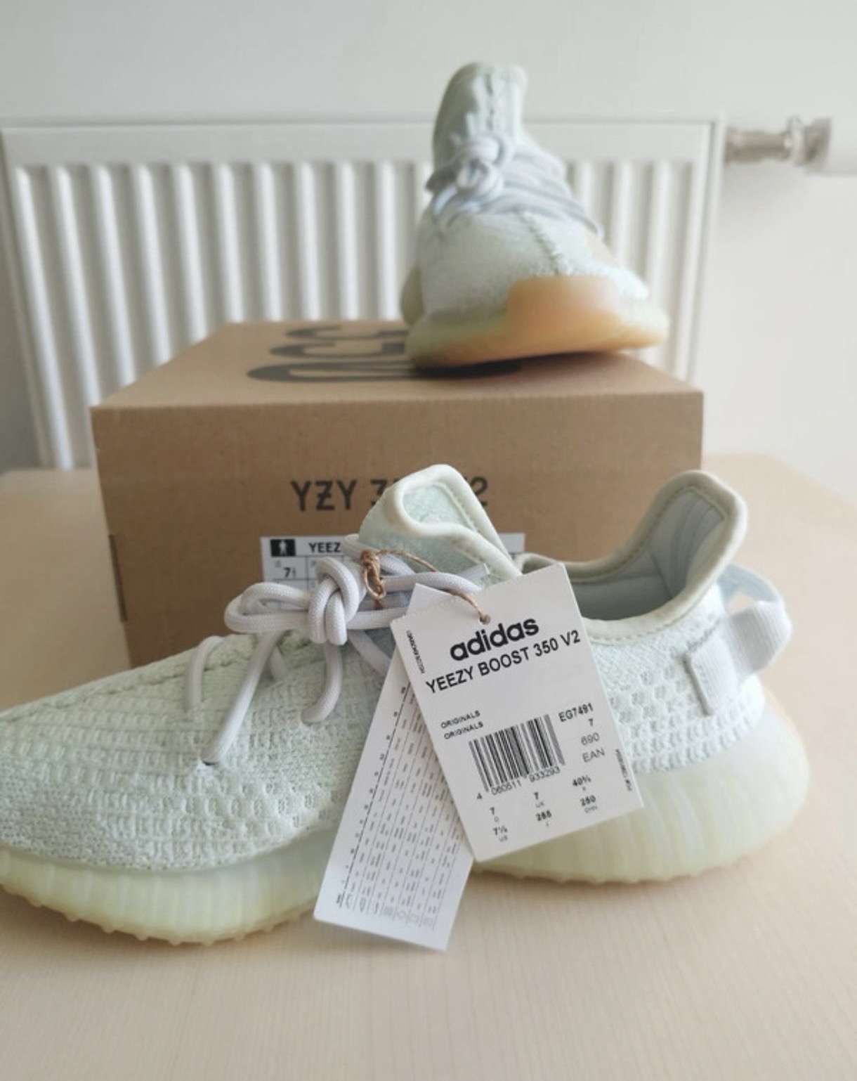 Adidas Yeezy 350 hyperspace