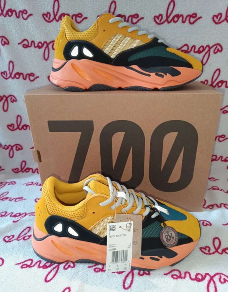 Adidas Yeezy 700
