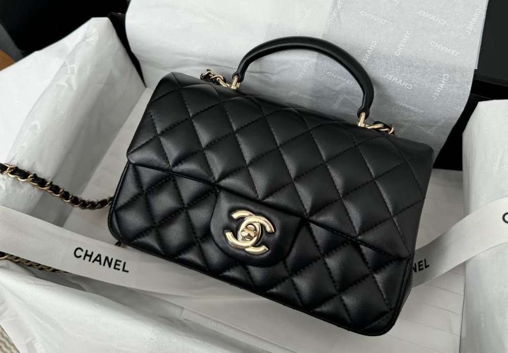 Chanel classic handle bag