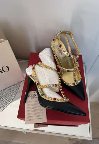 https://www.vipluxury.sk/Valentino pumps lodicky