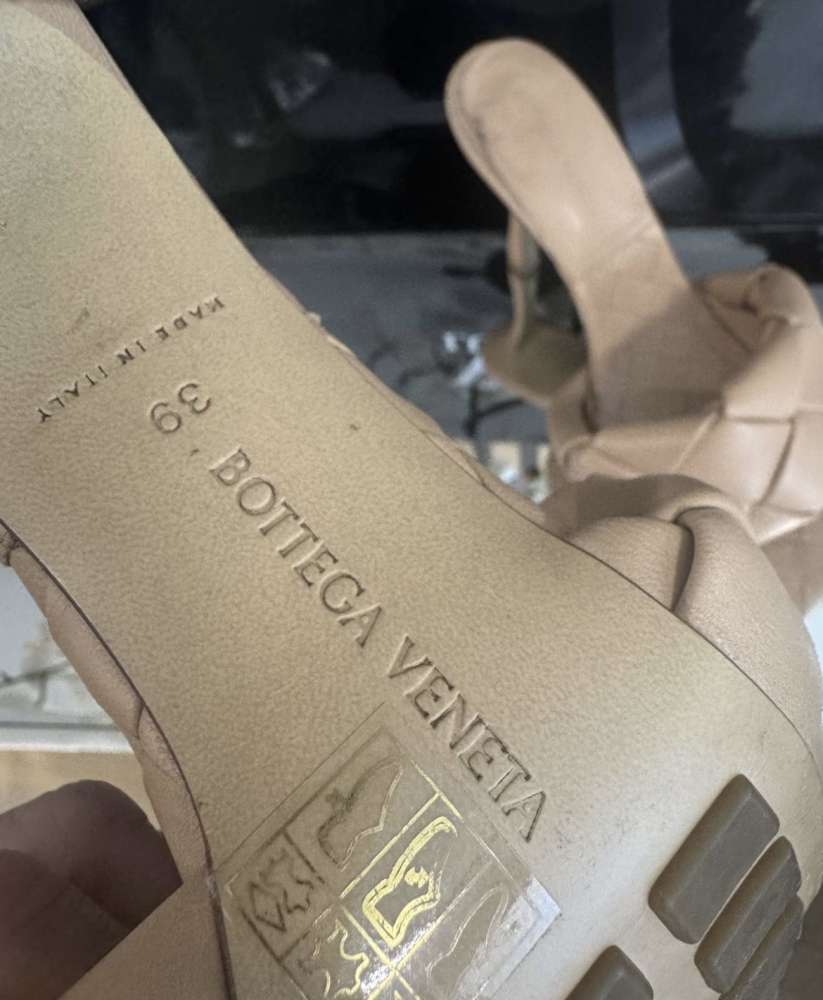 Bottega Veneta šľapky
