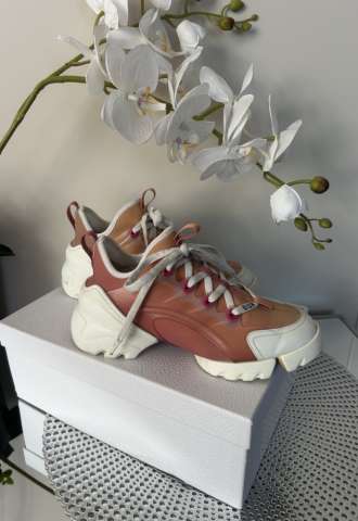https://www.vipluxury.sk/Dior tenisky