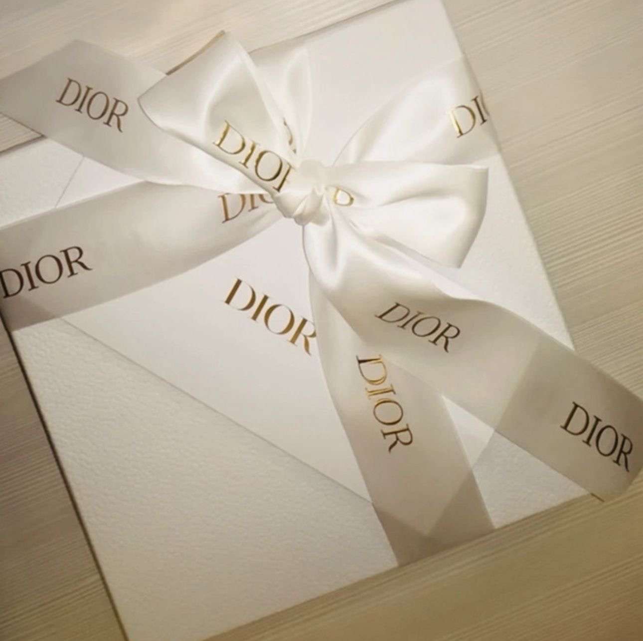 Dior šatka