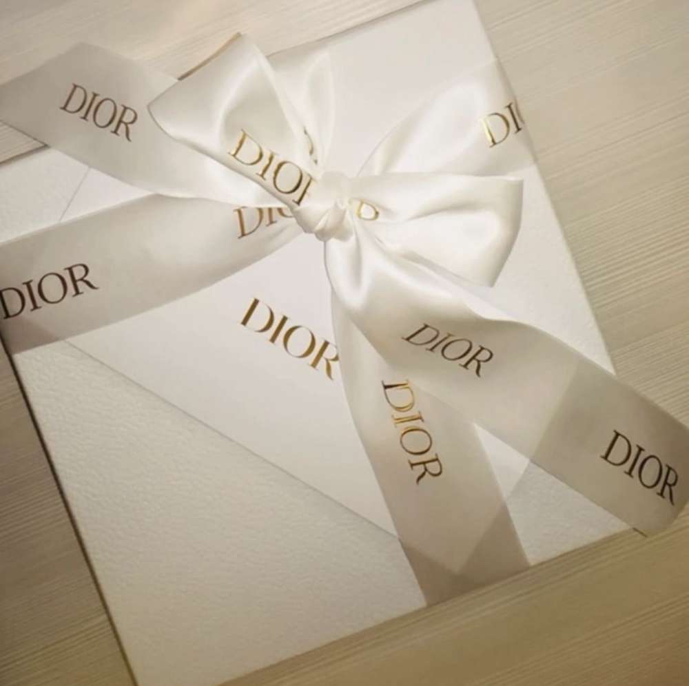 Dior šatka