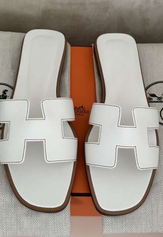 https://www.vipluxury.sk/Nové šľapky Hermes model Oran biele 38