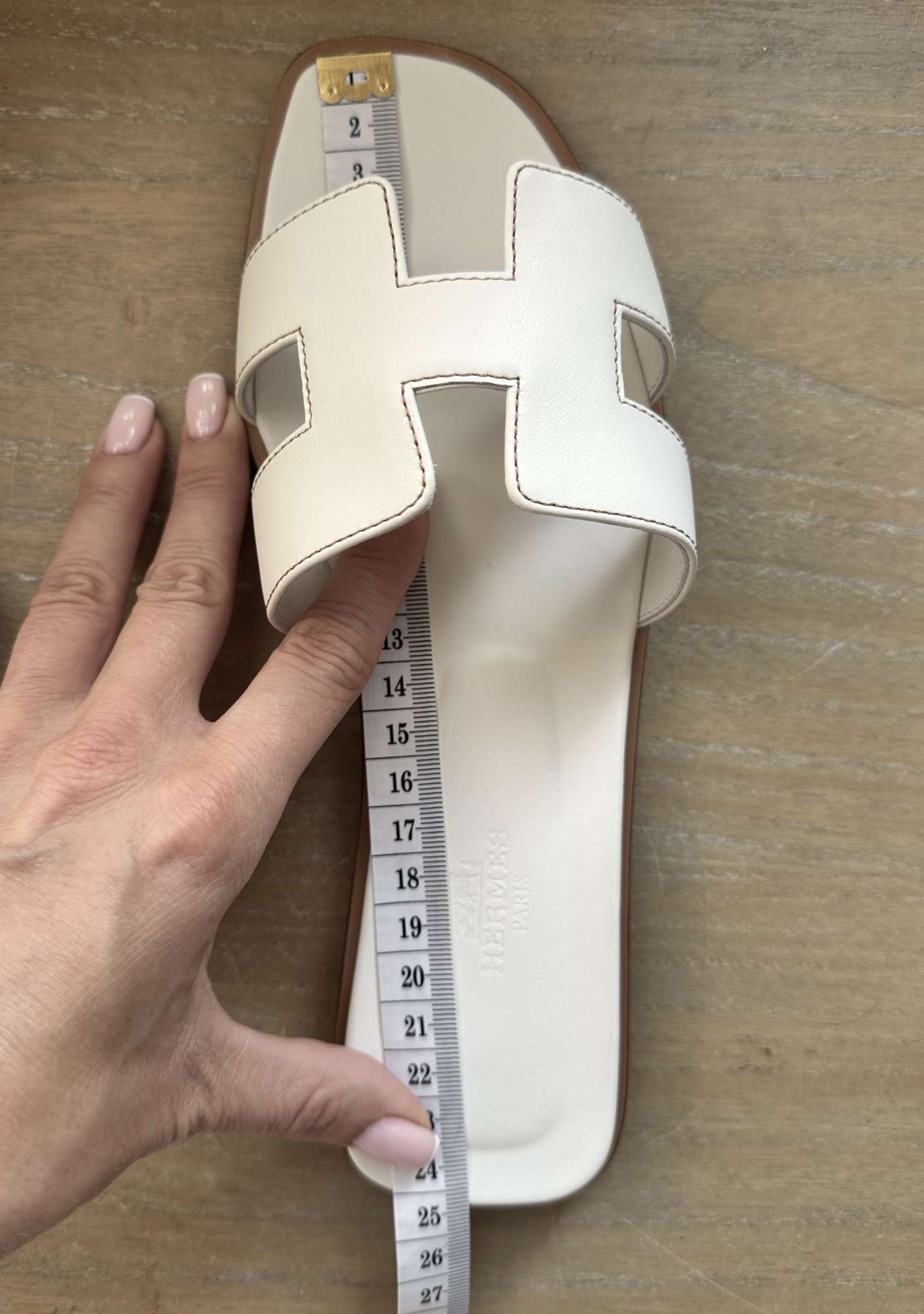 Nové šľapky Hermes model Oran biele 38