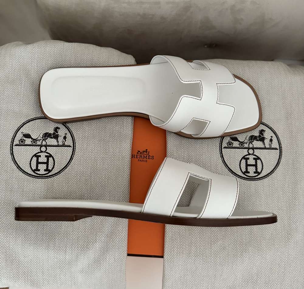 Nové šľapky Hermes model Oran biele 38