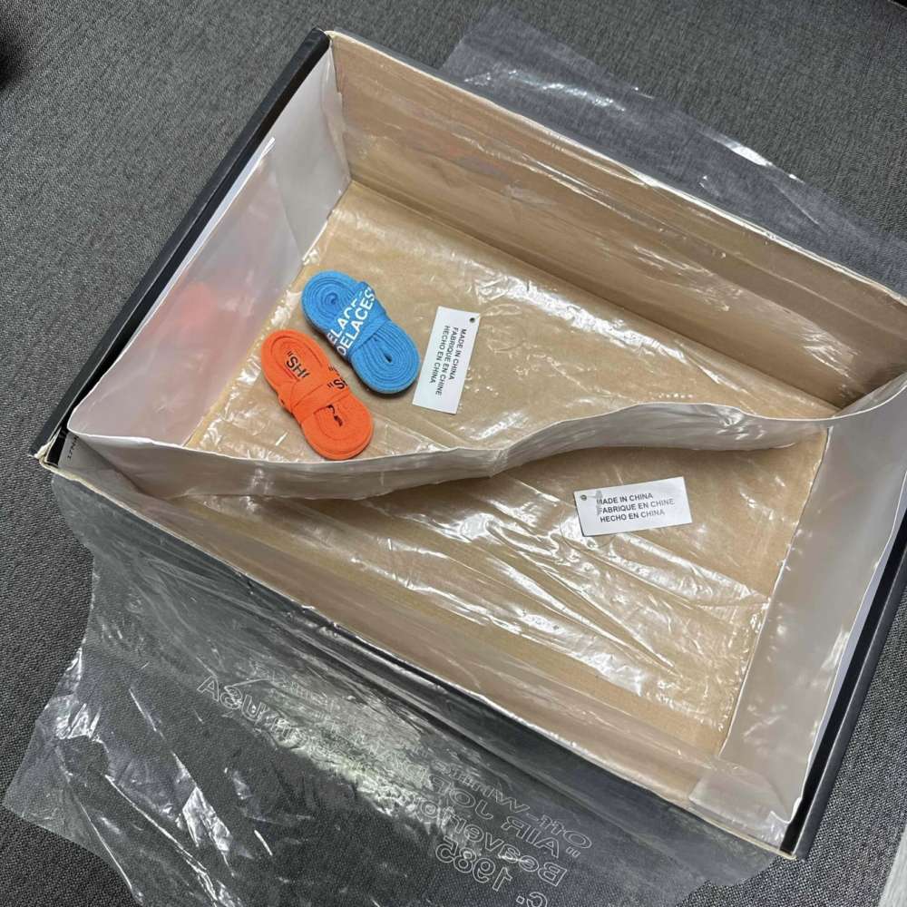 Nike Air Jordan 1 Retro High OG x Off-White "UNC"