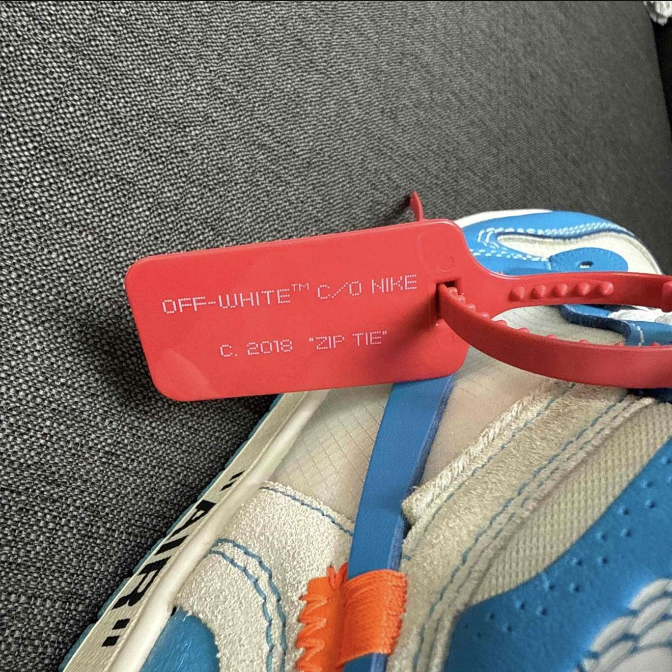 Nike Air Jordan 1 Retro High OG x Off-White "UNC"