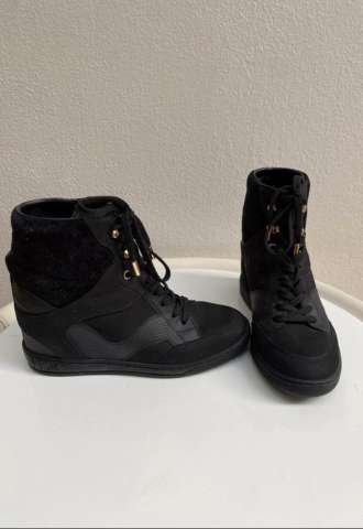 https://www.vipluxury.sk/Lv Cliff Top black sneakers